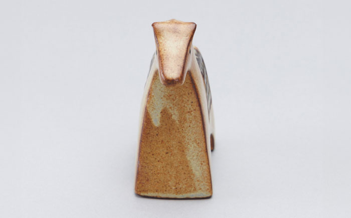 【瀬戸焼】 置物 馬 フラット 【かしわ窯】 / インテリア 雑貨 オブジェ ギフト / 瀬戸市 [BBAJ042]