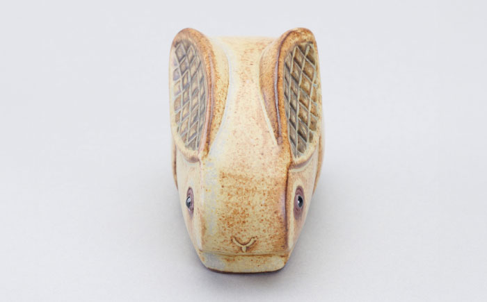 【瀬戸焼】 置物 うさぎ フラット 【かしわ窯】 / インテリア 雑貨 オブジェ ギフト / 瀬戸市 [BBAJ043]