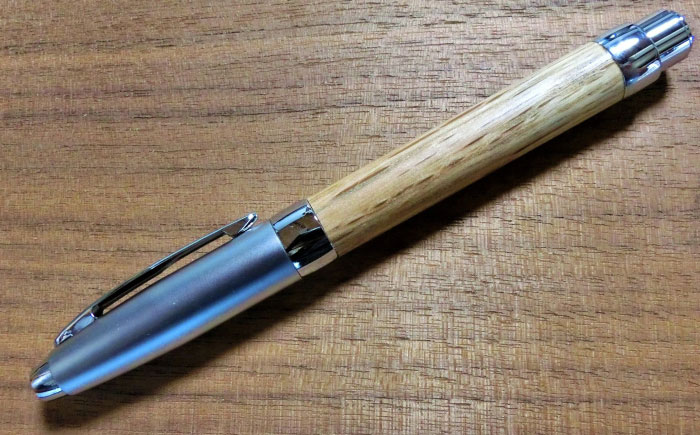 どんぐりの木の万年筆 ナチュラル 1本 / 瀬戸市 / 【わたり工房】 / 文房具 木製 ギフト 贈り物 [BBAU003]