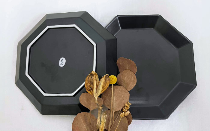 【瀬戸焼】 八角メイン皿 ペア マットブラック 【まるたか水野コーポレーション】 / 食器 皿 プレート 陶器 / 瀬戸市 [BBBF027]