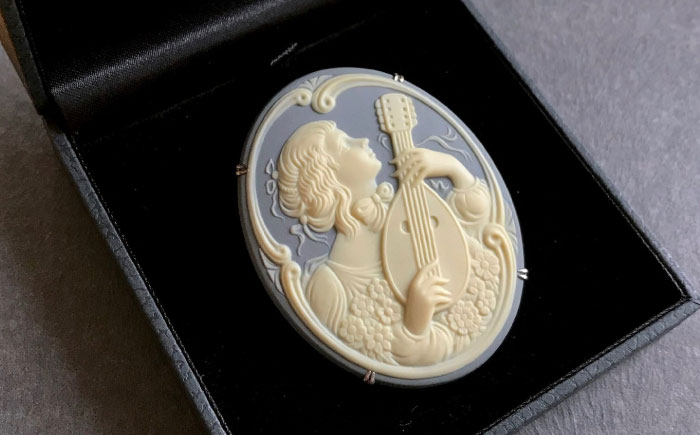 【GRAND CAMEO】　マンドリン ブローチ＆ペンダントトップ 特大 / アクセサリー 装飾品 ブローチ ペンダント カメオ アンティーク レトロ / 瀬戸市 / 陶華 [BBCD009]