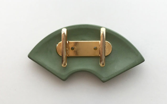 ＜帯留＞ 椿 海松色 /着物 小物 ギフト 贈り物 / 瀬戸市 / 陶華 [BBCD012]