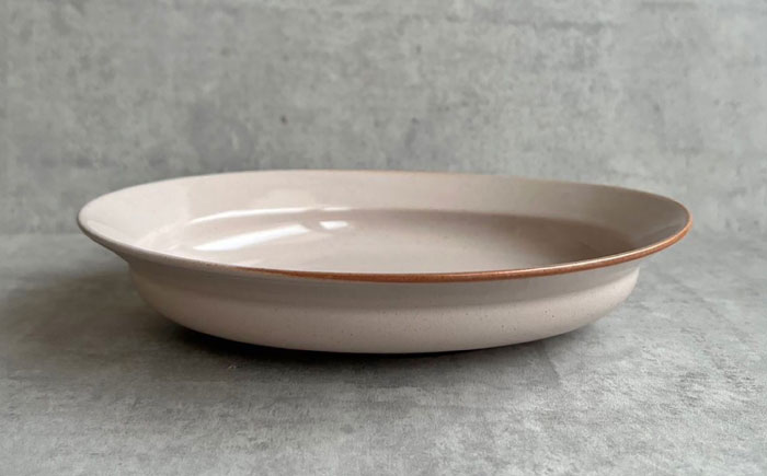 【瀬戸焼】リムカレー皿（桃）【株式会社カネ三商店】 / 皿 食器 カレー皿 ギフト プレゼント / 瀬戸市 [BBDD002]