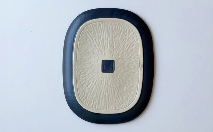 【瀬戸焼】wanohana中皿（紺）【株式会社カネ三商店】 / 皿 食器 ギフト プレゼント / 瀬戸市 [BBDD011] 紺