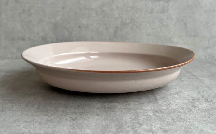 【瀬戸焼】リムカレー皿 2枚セット（桃）【株式会社カネ三商店】 / 皿 食器 カレー皿 ギフト プレゼント / 瀬戸市 [BBDD013] 桃