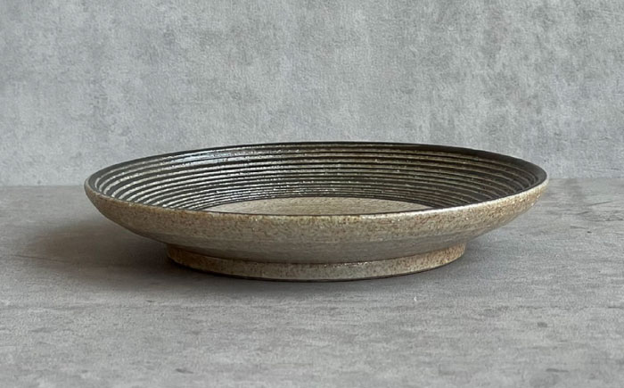 【瀬戸焼】 Komasujibori こま筋彫 小皿 5枚 (黒) 【カネ三商店】 / 食器 皿 プレート ギフト / 瀬戸市 [BBDD042]