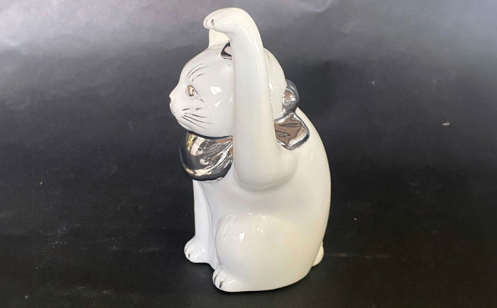 【瀬戸焼】江戸猫4寸 プラチナ 左手上げ 13cm 化粧箱入り 【スズカ】 / 招き猫 商売繁盛 幸運 [BBDJ004]