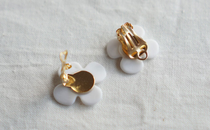 【瀬戸焼】 眞窯 磁器のお花の耳飾り イヤリング あお 【眞窯】/ アクセサリー 耳飾り /瀬戸市 [BBDK007]