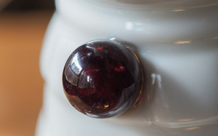 【瀬戸焼】＜招き猫＞Jeramic 2体セット ガーネット1月 【m.m.d.】 / インテリア ネコ 風水 誕生石 [BBAC003]