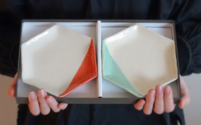 【瀬戸焼】 取皿2枚セット 2分掛け朱・2分掛け青磁 / 瀬戸市 / 【ｍ．ｍ．ｄ．】 / 取り皿 食器 セット ギフト [BBAC023]