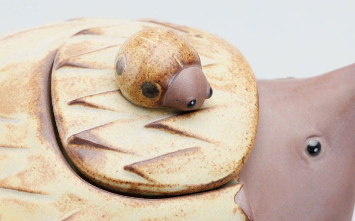 【瀬戸焼】動物のポット ハリネズミ 【かしわ窯】 / 瀬戸焼 ギフト ポット ティーポット 急須 茶器 [BBAJ009]