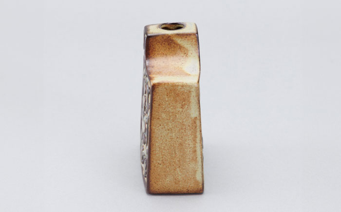 【瀬戸焼】一輪挿し　唐草模様　四角（K27）【かしわ窯】 / 瀬戸焼 ギフト 一輪挿し 花瓶 花器 インテリア / 瀬戸市 [BBAJ017]