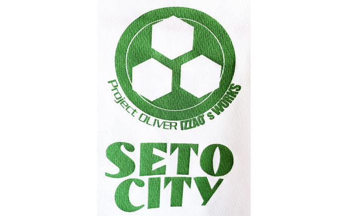 陶神オリバーTシャツ(Sサイズ)+缶バッジセット / Ｔシャツ ティーシャツ 陶神オリバー 缶バッジ ヒーロー ご当地 キャラクター / 瀬戸市 / IZZAO's WORKS [BBAO004]