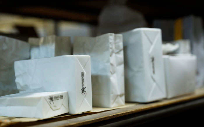 【瀬戸焼】ニュークリンクルスーパーバッグ#2 花器 ホワイト 【セラミック・ジャパン】 / 花器  ギフト プレゼント / 瀬戸市 [BBBC002]