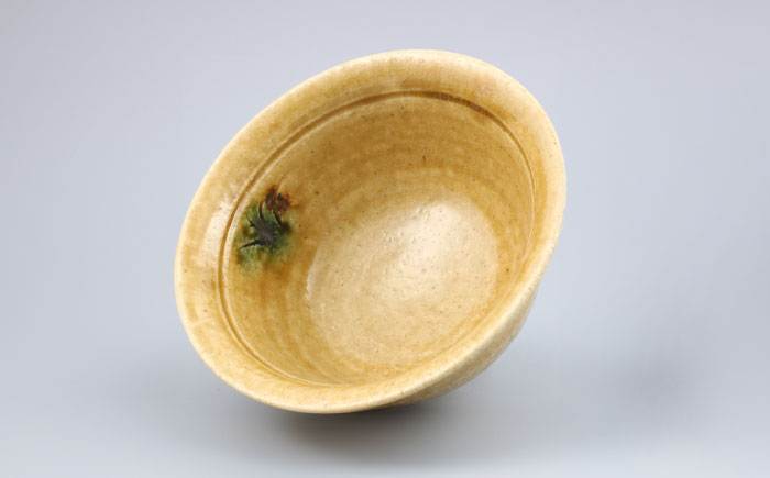 【瀬戸焼】　手造り 黄瀬戸草紋茶碗【山長陶苑】　/ 焼き物 陶器 茶碗 ごはん 皿 [BBBH017]