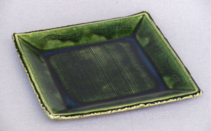 【瀬戸焼】瀬戸織部焼 総織部櫛目正角皿 深緑 1点 【山長陶苑】 / 瀬戸焼 角皿 盛皿 贈り物 [BBBH031]
