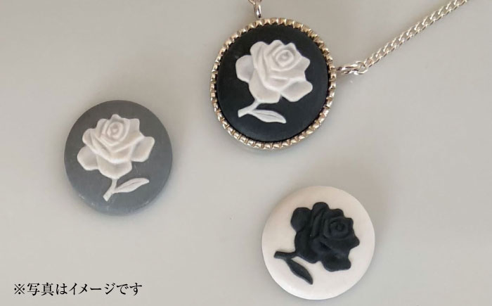 ＜ROUND＞シルバーペンダント　薔薇 グレー / ペンダント ネックレス アクセサリー ギフト 贈り物 / 瀬戸市 / 陶華 [BBCD010]