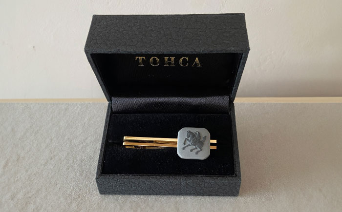 ＜タイピン＞ オクタゴン ペガサス グレー / ネクタイ ピン スーツ 小物 ギフト 贈り物 / 瀬戸市 / 陶華 [BBCD022]