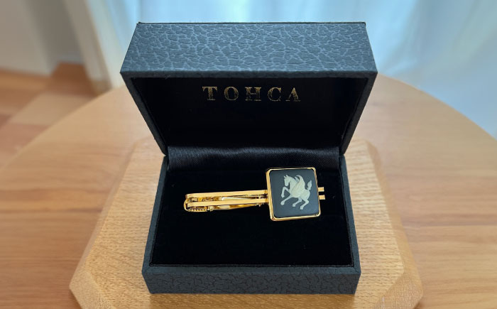 ＜タイピン＞ スクエア ペガサス / ネクタイ ピン スーツ 小物 ギフト 贈り物 / 瀬戸市 / 陶華 [BBCD024]