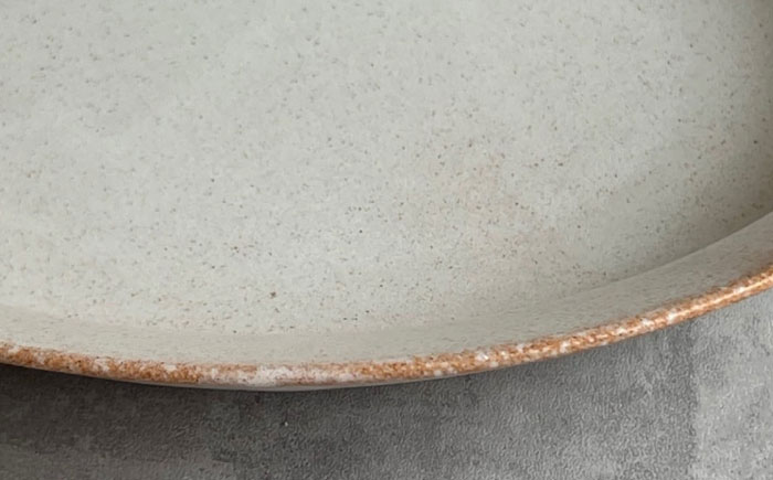 【瀬戸焼】リムカレー皿（白萩）【株式会社カネ三商店】 / 皿 食器 カレー皿 ギフト プレゼント / 瀬戸市 [BBDD001]