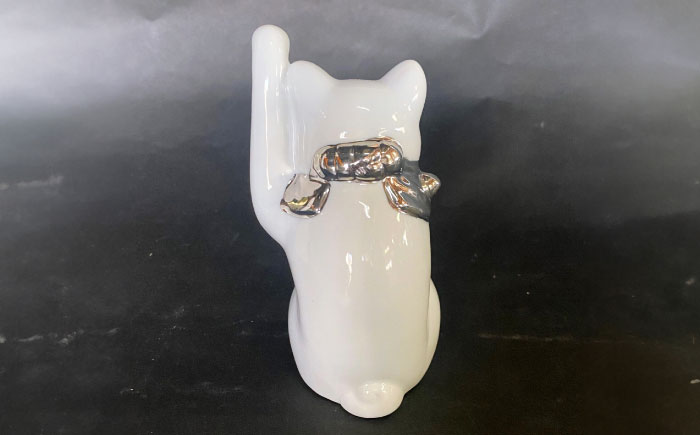 【瀬戸焼】江戸猫4寸 プラチナ 左手上げ 13cm 化粧箱入り 【スズカ】 / 招き猫 商売繁盛 幸運 [BBDJ004]