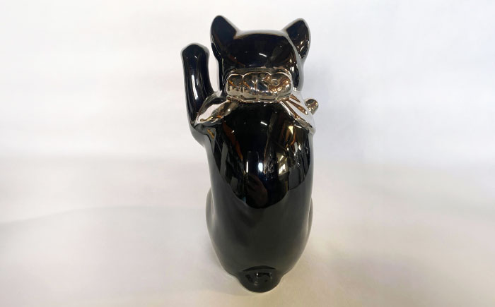 【瀬戸焼】江戸猫ブラック プラチナ 左手上げ 19cm 化粧箱入り 【スズカ】 / 招き猫 商売繁盛 幸運 [BBDJ006]