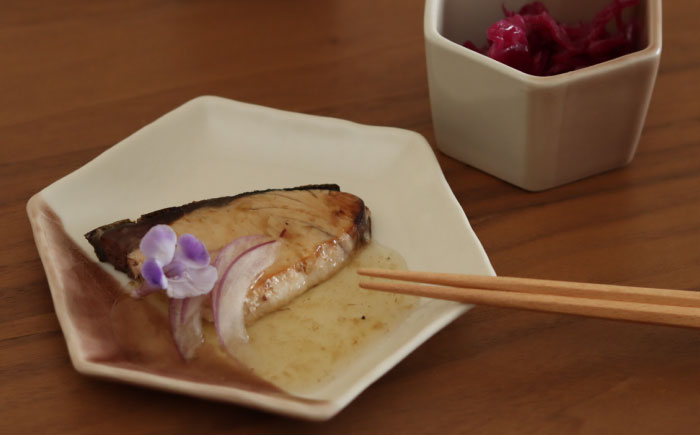 【瀬戸焼】 取皿2枚セット ローズ・グレーパープル / 瀬戸市 / 【ｍ．ｍ．ｄ．】 / 取り皿 食器 セット ギフト [BBAC026]