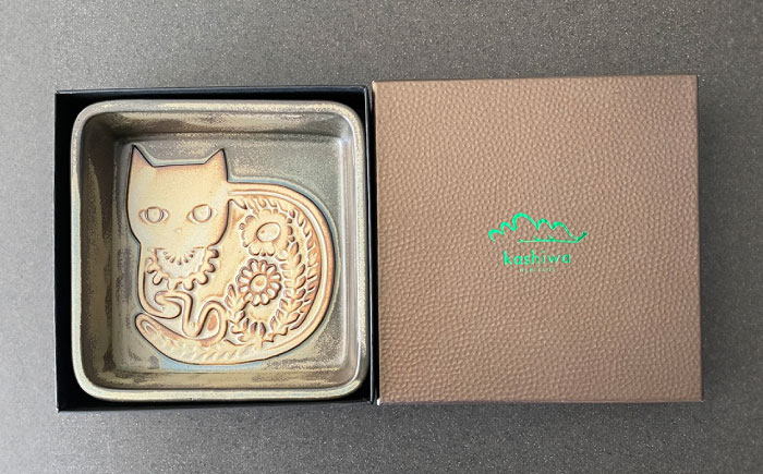 【瀬戸焼】スクエアプレート ネコ 【かしわ窯】 / 瀬戸焼 ギフト 皿 小皿 角鉢 スクエア [BBAJ001]