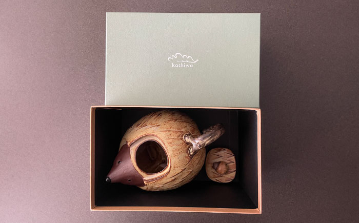 【瀬戸焼】動物のポット ハリネズミ 【かしわ窯】 / 瀬戸焼 ギフト ポット ティーポット 急須 茶器 [BBAJ009]