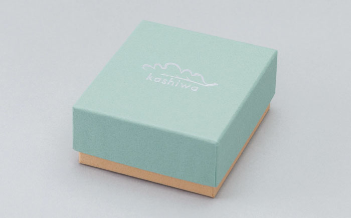 【瀬戸焼】一輪挿し　唐草模様　四角（K27）【かしわ窯】 / 瀬戸焼 ギフト 一輪挿し 花瓶 花器 インテリア / 瀬戸市 [BBAJ017]