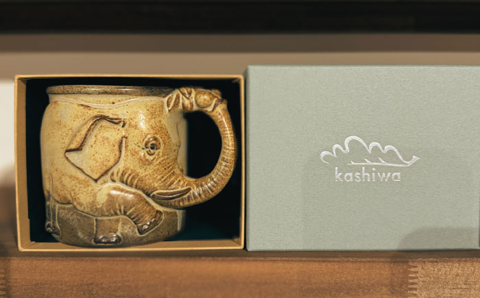 【瀬戸焼】動物マグ　ゾウ（M37）【かしわ窯】　/　瀬戸焼 ギフト マグ マグカップ コップ カップ / 瀬戸市 [BBAJ019]