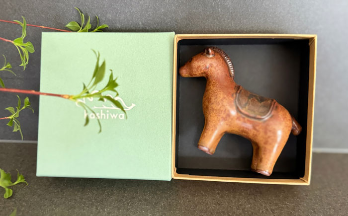 【瀬戸焼】オブジェ　木馬　赤茶（D9）【かしわ窯】/ オブジェ インテリア 木馬  / 瀬戸市[BBAJ027]