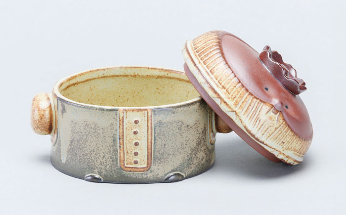 【瀬戸焼】 小物入れ 王様 【かしわ窯】 / インテリア 雑貨 陶箱 ギフト / 瀬戸市 [BBAJ035]