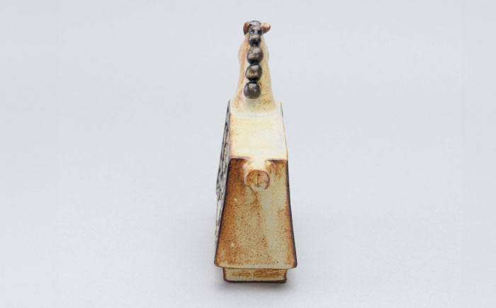 【瀬戸焼】 置物 レリーフ馬 【かしわ窯】 / インテリア 雑貨 オブジェ ギフト / 瀬戸市 [BBAJ039]