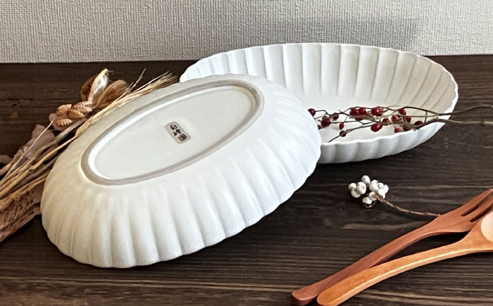 【瀬戸焼】菊紋白楕円鉢 2枚セット【株式会社まるたか水野コーポレーション】 / 皿 食器  ギフト プレゼント / 瀬戸市 [BBBF018]