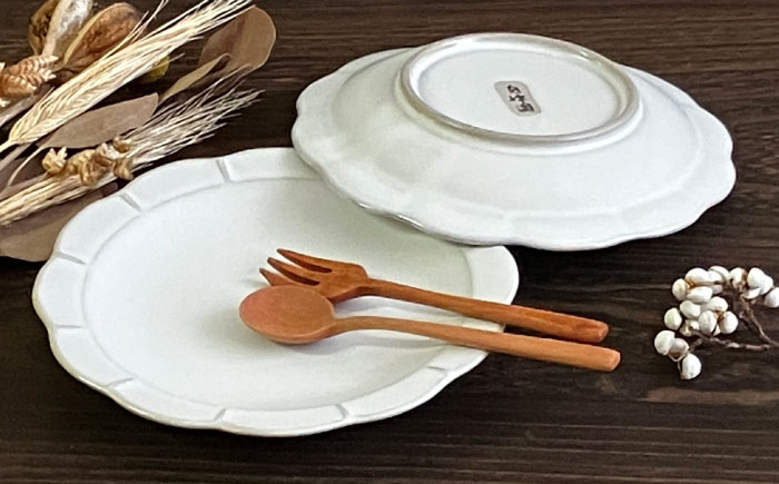 【瀬戸焼】白釉花型皿16cm 2枚セット【株式会社まるたか水野コーポレーション】 / 皿 食器  ギフト プレゼント / 瀬戸市 [BBBF019]