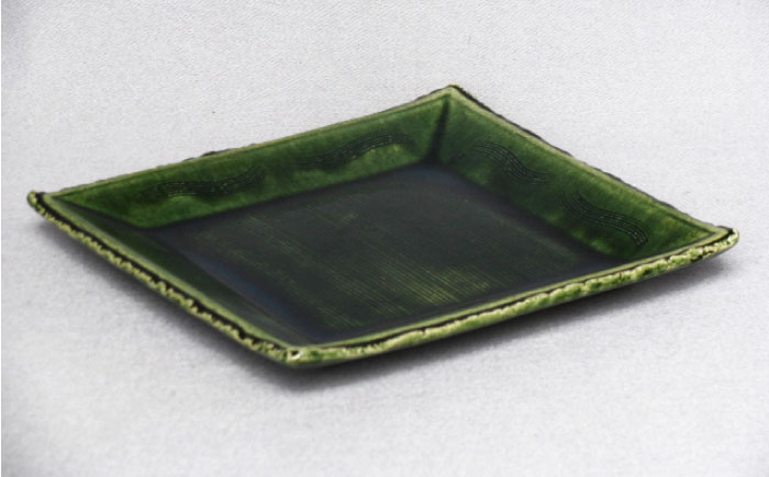 【瀬戸焼】瀬戸織部焼 総織部櫛目正角皿 深緑 1点 【山長陶苑】 / 瀬戸焼 角皿 盛皿 贈り物 [BBBH031]