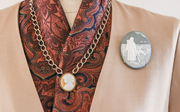 グランカメオ 羊飼いの少女（特大） ブローチ ペンダントトップ / アクセサリー 装飾品 ブローチ ペンダント カメオ アンティーク レトロ / 瀬戸市 / 陶華 [BBCD003]