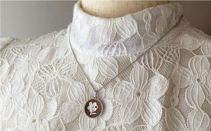 ＜ROUND＞スミレシルバーペンダント ブラウン/ アクセサリー 装飾品 ブローチ ペンダント カメオ アンティーク レトロ / 瀬戸市 / 陶華 [BBCD004]