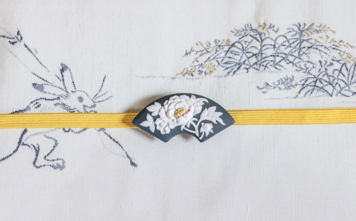 帯留 牡丹（墨色）/ アクセサリー 装飾品 ブローチ ペンダント カメオ アンティーク レトロ / 瀬戸市 / 陶華 [BBCD005]