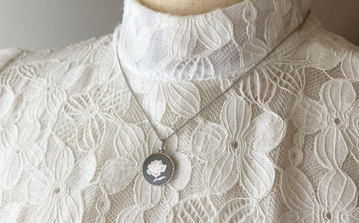 ＜ROUND＞シルバーペンダント　薔薇 グレー / ペンダント ネックレス アクセサリー ギフト 贈り物 / 瀬戸市 / 陶華 [BBCD010]