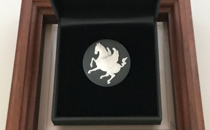 ペガサス ブローチ&ペンダントトップ ブラック / ペンダント ネックレス ブローチ アクセサリー ギフト 贈り物 / 瀬戸市 / 陶華 [BBCD015]