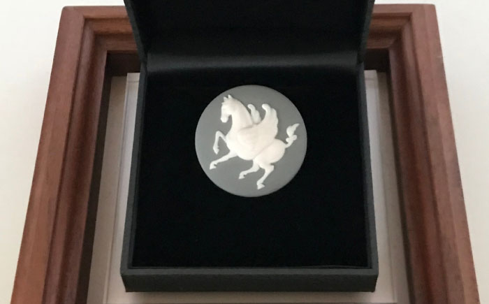 ペガサス ブローチ&ペンダントトップ　グレー / ペンダント ネックレス ブローチ アクセサリー ギフト 贈り物 / 瀬戸市 / 陶華 [BBCD016]