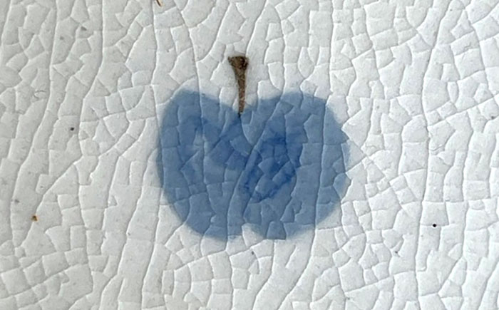 【瀬戸焼】 26.5cm プレート 八角大皿 粉引りんご 2枚 【カネ三商店】 / 食器 皿 プレート ギフト / 瀬戸市 [BBDD092]