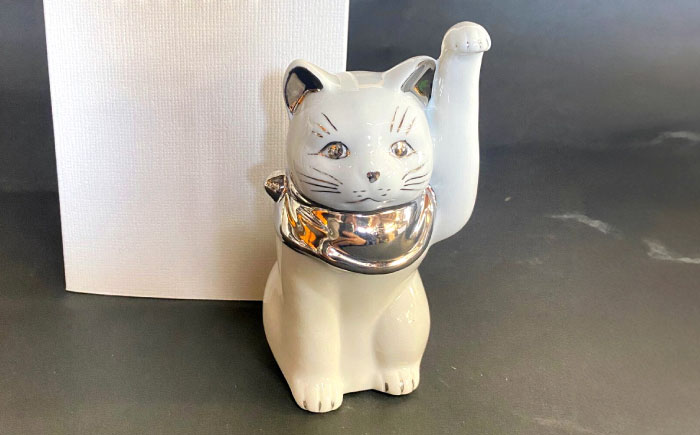 【瀬戸焼】江戸猫4寸 プラチナ 左手上げ 13cm 化粧箱入り 【スズカ】 / 招き猫 商売繁盛 幸運 [BBDJ004]