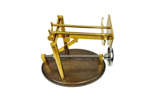 デキャンティングクレイドル　ゴールド　NaturePlus　クレイドル　クレードル　デキャンテイングマシン　マグナムボトル　ワインボトル　ワイン　静かに注ぐ　レストラン　Decanting Cradle