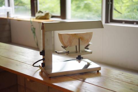 アトリエミル・ラクレットオーブン(SR-1001)【ラクレット(1/2ホールチーズ)付】