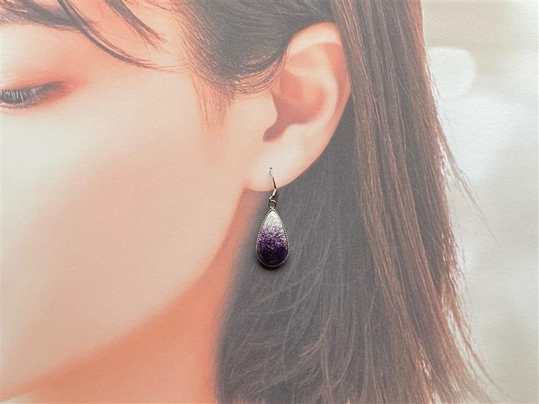 藤色の七宝焼アクセサリー2点セット(ネックレス、イヤリング)	