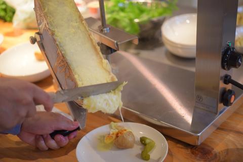 アトリエミル・ラクレットオーブン(SR-1001)【ラクレット(1/2ホールチーズ)付】