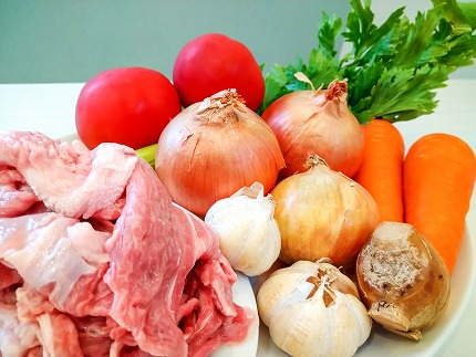 碧南DELIシリーズ お肉惣菜 無添加 とろける牛すじカレー 約800g(200g×4食) 洋食 カレー 国産 和牛 牛肉 中辛 野菜 煮込み　H080-037